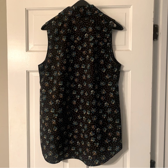 CAbi Whimsy Floral Black Sleeveless Collared Blouse Top Style 3440 Size Medium - Picture 7 of 10